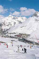 Tignes vu des pistes en hiver